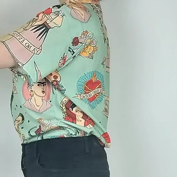 Frida Kahlo Folk Art Graphic Blouse in Green Size Medium - Picture 4 of 8